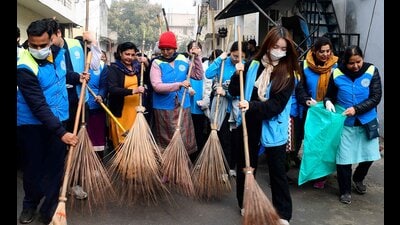 South Korean volunteers along with local students and officials of the municipal corporation during a cleanliness awareness drive in Rishi Nagar in Ludhiana on Wednesday. (HT Photo) South Korean volunteers along with local students and officials of the municipal corporation during a cleanliness awareness drive in Rishi Nagar in Ludhiana on Wednesday. (HT Photo)