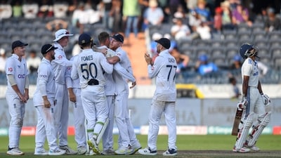 England's Tom Hartley (C) celebrates with his captain Ben Stokes (3R) and other teammates after taking the wicket of India's Srikar Bharat (AFP) England's Tom Hartley (C) celebrates with his captain Ben Stokes (3R) and other teammates after taking the wicket of India's Srikar Bharat (AFP)
