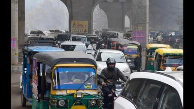 Traffic jam at Bharat Nagar Chowk in Ludhiana on Wednesday. (Manish/HT)