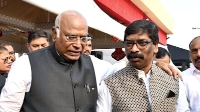 A file photo of Mallikarjun Kharge with Hemant Soren. A file photo of Mallikarjun Kharge with Hemant Soren.