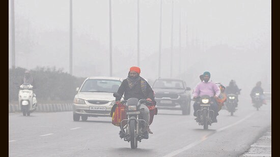 Foggy weather was observed at some places in the two states as well as Chandigarh in the morning. The Union territory recorded a minimum temperature of 10.6 degrees Celsius. (Sameer Sehgal/HT)