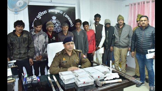 The suspects in police custody on Wednesday. A portion of the stolen jewellery was recovered from them and the police are on the hunt to arrest the remaining gang members to belong to a tribe in Madhya Pradesh. (Sakib Ali/HT Photo)