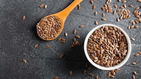 Dive into a world of nutrition and flavour with our collection of healthy and delicious flaxseed recipes. (Freepik)