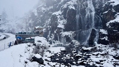 The tourist resorts of Gulmarg, Sonamarg and Pahalgam received fresh light to moderate snowfall overnight, officials said.&nbsp; (HT Photo/Waseem Andrabi)
