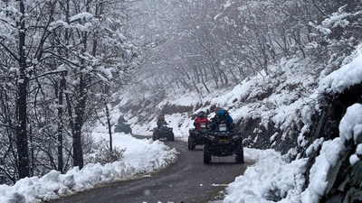 The local MeT office issued an avalanche warning for six districts in Jammu and Kashmir: Poonch, Baramulla, Bandipora, Kupwara, Doda, and Ganderbal.&nbsp; (HT Photo/Waseem Andrabi)