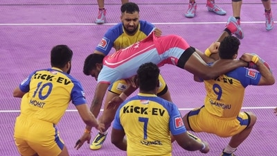 Players of Jaipur Pink Panthers and Tamil Thalaivas in action (Pappi Sharma) Players of Jaipur Pink Panthers and Tamil Thalaivas in action (Pappi Sharma)