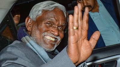 JMM leader Champai Soren arrives at Raj Bhawan in Ranchi February 1. (PTI)