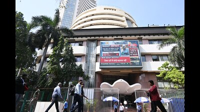 Commuters walk in front of the Bombay Stock Exchange building amid the virtual presentation of the interim budget 2024 by Union Finance Minister Nirmala Sitharaman in Mumbai on Thursday. (DeepaK Salvi) Commuters walk in front of the Bombay Stock Exchange building amid the virtual presentation of the interim budget 2024 by Union Finance Minister Nirmala Sitharaman in Mumbai on Thursday. (DeepaK Salvi)
