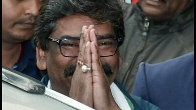 Former Jharkhand CM and JMM executive president Hemant Soren greets supporters while being taken to Birsa Munda Birsa Munda Central Jail from PMLA Court, in Ranchi on Thursday (ANI)