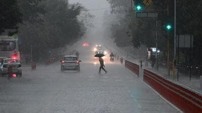 Heavy rain accompanied with hail catches commuters unawares at Sukhna Lake in Chandigarh on Thursday morning. (Ravi Kumar/HT) Heavy rain accompanied with hail catches commuters unawares at Sukhna Lake in Chandigarh on Thursday morning. (Ravi Kumar/HT)