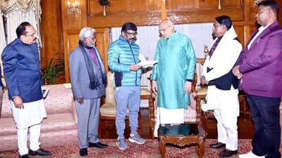 Hemant Soren submitted his resignation as chief minster of Jharkhand to Governor C P Radhakrishnan on Wednesday (Twitter/@jhar_governor) Hemant Soren submitted his resignation as chief minster of Jharkhand to Governor C P Radhakrishnan on Wednesday (Twitter/@jhar_governor)
