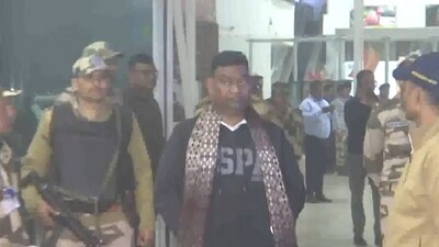 The Congress and the ruling Jharkhand Mukti Morcha's (JMM) MLAs had arrived at the Ranchi Airport on Thursday evening. (ANI) The Congress and the ruling Jharkhand Mukti Morcha's (JMM) MLAs had arrived at the Ranchi Airport on Thursday evening. (ANI)