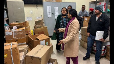 Ludhiana DC inspectING medicines' store room, emergency ward in Ludhiana civil hospital. (HT) Ludhiana DC inspectING medicines' store room, emergency ward in Ludhiana civil hospital. (HT)