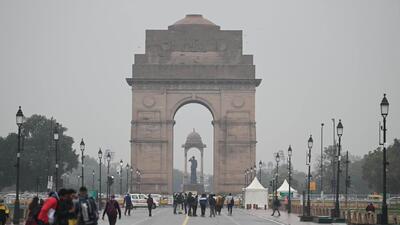 New Delhi, India - Feb. 1, 2024: People seen out during light drizzle and cold breeze at Kartavyapath in New Delhi, India, on Thursday, February 1, 2024. (Photo by Sanchit Khanna/ Hindustan Times) (Sanchit Khanna/HT Photo) New Delhi, India - Feb. 1, 2024: People seen out during light drizzle and cold breeze at Kartavyapath in New Delhi, India, on Thursday, February 1, 2024. (Photo by Sanchit Khanna/ Hindustan Times) (Sanchit Khanna/HT Photo)
