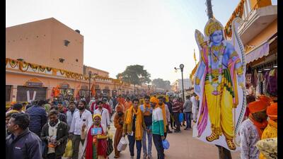 Pilgrims in large numbers near the Hanuman Garhi Temple, in Ayodhya. (PTI File Photo) Pilgrims in large numbers near the Hanuman Garhi Temple, in Ayodhya. (PTI File Photo)