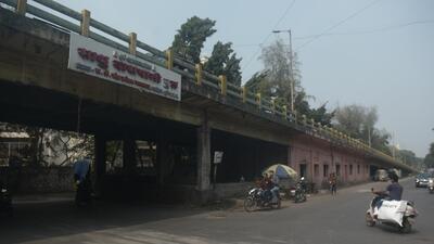Reason being that the traffic changes implemented since January 6 in light of the earlier (February) deadline for demolition of the overbridge did not work out well and proved to be impractical, forcing the traffic police to nix them in favour of the original traffic pattern. (HT FILE) Reason being that the traffic changes implemented since January 6 in light of the earlier (February) deadline for demolition of the overbridge did not work out well and proved to be impractical, forcing the traffic police to nix them in favour of the original traffic pattern. (HT FILE)