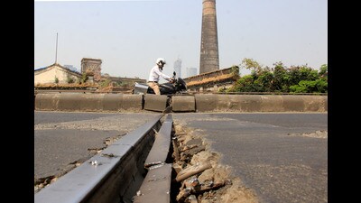 The court also sought details regarding the action taken against the contractor if any from the BMC. “What action have you taken,” the court asked. “Did you make any recovery? Did you blacklist the contractor?” (HT Archives) The court also sought details regarding the action taken against the contractor if any from the BMC. “What action have you taken,” the court asked. “Did you make any recovery? Did you blacklist the contractor?” (HT Archives)