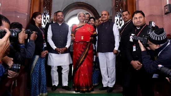 During last year's Budget presentation, Nirmala Sitharaman opted for a traditional red saree with a temple border.&nbsp;(HT Photo)