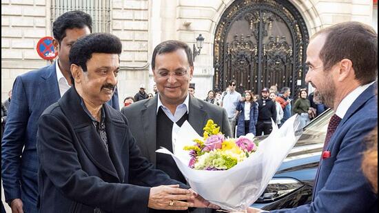 Tamil Nadu chief minister MK Stalin being welcomed in Madrid in the presence of Dinesh K Patnaik, ambassador of India to Spain. Stalin is hosting an investors’ meet in the European country. (ANI)