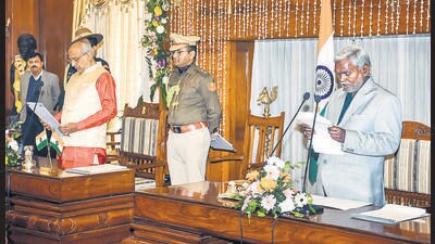 JMM leader Champai Soren takes oath as Jharkhand chief minister in Ranchi on Friday. (ANI) JMM leader Champai Soren takes oath as Jharkhand chief minister in Ranchi on Friday. (ANI)