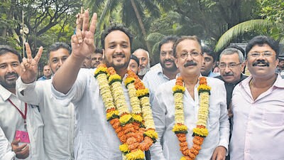 Mumbai, India - October 24, 2019: Congress candidate Zeeshan Siddique along with father former MLA Baba Siddique celebrates after he won against Mumbai Mayor and Shiv Sena candidate Vishwanath Mahadeshwar at Bandar east Bandra east in Mumbai, India, on Thursday, October 24, 2019. (Photo by Kunal Patil/Hindustan Times) (Kunal Patil/HT Photo) Mumbai, India - October 24, 2019: Congress candidate Zeeshan Siddique along with father former MLA Baba Siddique celebrates after he won against Mumbai Mayor and Shiv Sena candidate Vishwanath Mahadeshwar at Bandar east Bandra east in Mumbai, India, on Thursday, October 24, 2019. (Photo by Kunal Patil/Hindustan Times) (Kunal Patil/HT Photo)