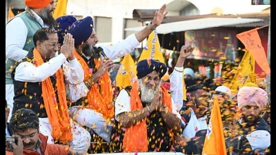 On the second day of the ‘Punjab Bachao Yatra’, Shiromani Akali Dal (SAD) chief Sukhbir Singh Badal said the state infrastructure is in bad shape and blamed the Aam Aadmi Party (AAP) government for not paying heed to it. (HT Photo)