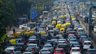 There was bumper-to-bumper traffic on Vikas Marg connecting central Delhi with east Delhi via Laxmi Nagar. (HT PHOTO) There was bumper-to-bumper traffic on Vikas Marg connecting central Delhi with east Delhi via Laxmi Nagar. (HT PHOTO)
