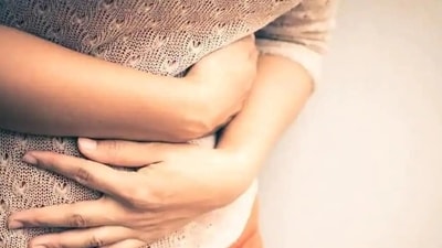 Pain in the lower back or pelvis: This can occur when the cancer is more advanced and has spread to nearby tissues. Fact: Advanced cervical cancer can cause pelvic or lower back pain, but these symptoms can also be caused by other conditions, so it's important to seek medical attention for proper diagnosis. (Shutterstock) Pain in the lower back or pelvis: This can occur when the cancer is more advanced and has spread to nearby tissues. Fact: Advanced cervical cancer can cause pelvic or lower back pain, but these symptoms can also be caused by other conditions, so it's important to seek medical attention for proper diagnosis. (Shutterstock)