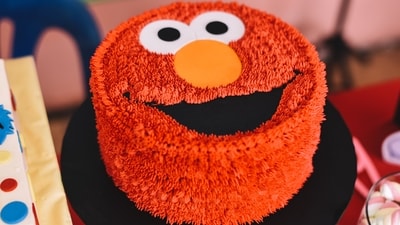Bakers are having fun with Elmo cakes in various styles, (Shutterstock) Bakers are having fun with Elmo cakes in various styles, (Shutterstock)