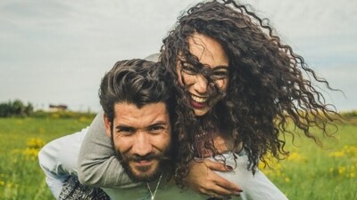 They can also address conflicts without letting them blow out of proportion. They accept imperfections, address conflicts and know how to move on from them.&nbsp; (Unsplash)