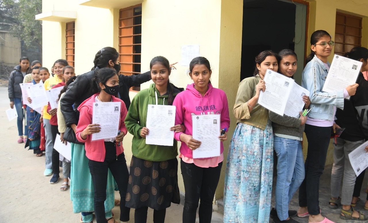 BSEB Inter 2024 Exam: Students arrive at the exam centre for Shift 1  (Santosh Kumar )
