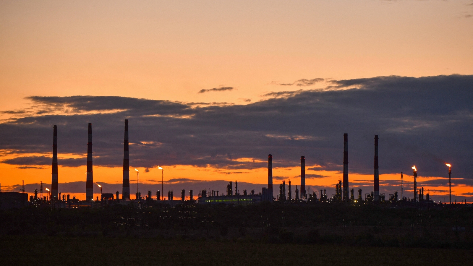 Ukraine hits Russia's key oil refinery in latest drone attack: Report - Vimarsana News