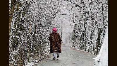 A man walks during snowfall in Srinagar on Saturday. The minimum temperature in Srinagar was -1.7°C. (Waseem Andrabi /HT) A man walks during snowfall in Srinagar on Saturday. The minimum temperature in Srinagar was -1.7°C. (Waseem Andrabi /HT)