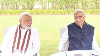 PM Modi (left) with LK Advani (right) (Twitter/@narendramodi)