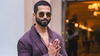 Shahid Kapoor poses during the promotion for his upcoming movie Teri Baaton Mein Aisa Uljha Jiya, which talks about AI. (PTI) Shahid Kapoor poses during the promotion for his upcoming movie Teri Baaton Mein Aisa Uljha Jiya, which talks about AI. (PTI)