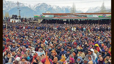 People during the protest at the Leh Polo Ground on Saturday. (HT Photo) People during the protest at the Leh Polo Ground on Saturday. (HT Photo)