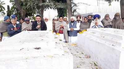 Rohtak divisional commissioner Sanjeev Verma, who is his younger brother and was appointed in government service on compassionate grounds, paid respects to the departed souls at a memorial at Lalhari Kalan, Yamunanagar. (HT Photo)