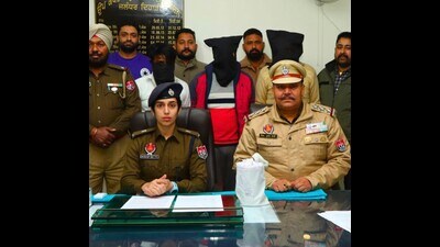 Superintendent of police (investigation) Jasnoor Kaur with three accused (standing behind with the faces covered) at CIA office in Jalandhar on Saturday. (HT photo)