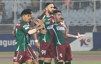 Mohun Bagan and East Bengal played out a 2-2 draw. (Samir Jana/HT) Mohun Bagan and East Bengal played out a 2-2 draw. (Samir Jana/HT)