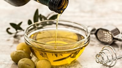 Castor oil is a natural treatment for dry eye conditions: Research (Pexels) Castor oil is a natural treatment for dry eye conditions: Research (Pexels)