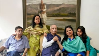 LK Advani is pictured with his family, Jayant Advani is on the extreme left. (Live Hindustan) LK Advani is pictured with his family, Jayant Advani is on the extreme left. (Live Hindustan)