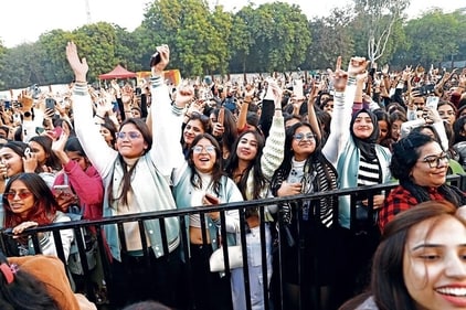 Around 3,000 students attended the star performance by Mohammed Irfan on the final-day of the three-day fest. (Photo: Shantanu Bhattacharya/HT) Around 3,000 students attended the star performance by Mohammed Irfan on the final-day of the three-day fest. (Photo: Shantanu Bhattacharya/HT)