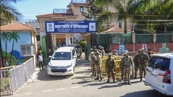 A team of ED officers leaves for Birsa Munda Central Jail to take custody of former Jharkhand CM Hemant Soren. (PTI)
