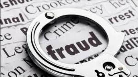 Police imposters kidnap man, force him to sign blank papers. (HT)