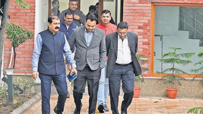 A team of the Delhi Police crime branch leaves Atishi’s residence on Sunday. (Arvind Yadav/HTphoto) A team of the Delhi Police crime branch leaves Atishi’s residence on Sunday. (Arvind Yadav/HTphoto)