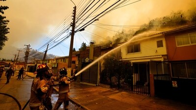 The most fatal fires occurred in the Valparaíso region, prompting authorities to advise thousands of residents to evacuate their residences. (AP) The most fatal fires occurred in the Valparaíso region, prompting authorities to advise thousands of residents to evacuate their residences. (AP)