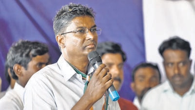 During an event in Belagavi in November 2022, Satish Jarkiholi, who was then the Congress Karnataka working president, had claimed that the word ‘Hindu’ was Persian and said that its meaning was derogatory. (HT Archives) During an event in Belagavi in November 2022, Satish Jarkiholi, who was then the Congress Karnataka working president, had claimed that the word ‘Hindu’ was Persian and said that its meaning was derogatory. (HT Archives)