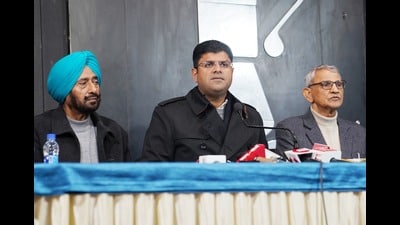 Haryana deputy chief minister Dushyant Chautala addressing a press conference in Chandigarh on Sunday. (HT Photo)