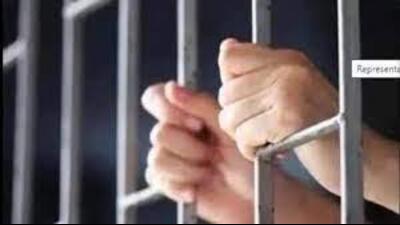 The jail officials suspect that the mobile phones and contrabands were thrown from outside. (HT)