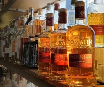 A small single-roomed selectively lit bar, has an extensive range of malt whiskies. (Facebook/The Black Cat)